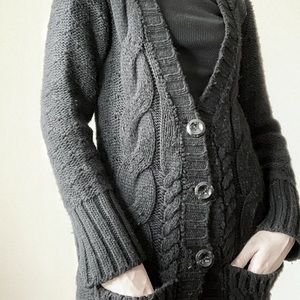 Knitted cardigan with pockets